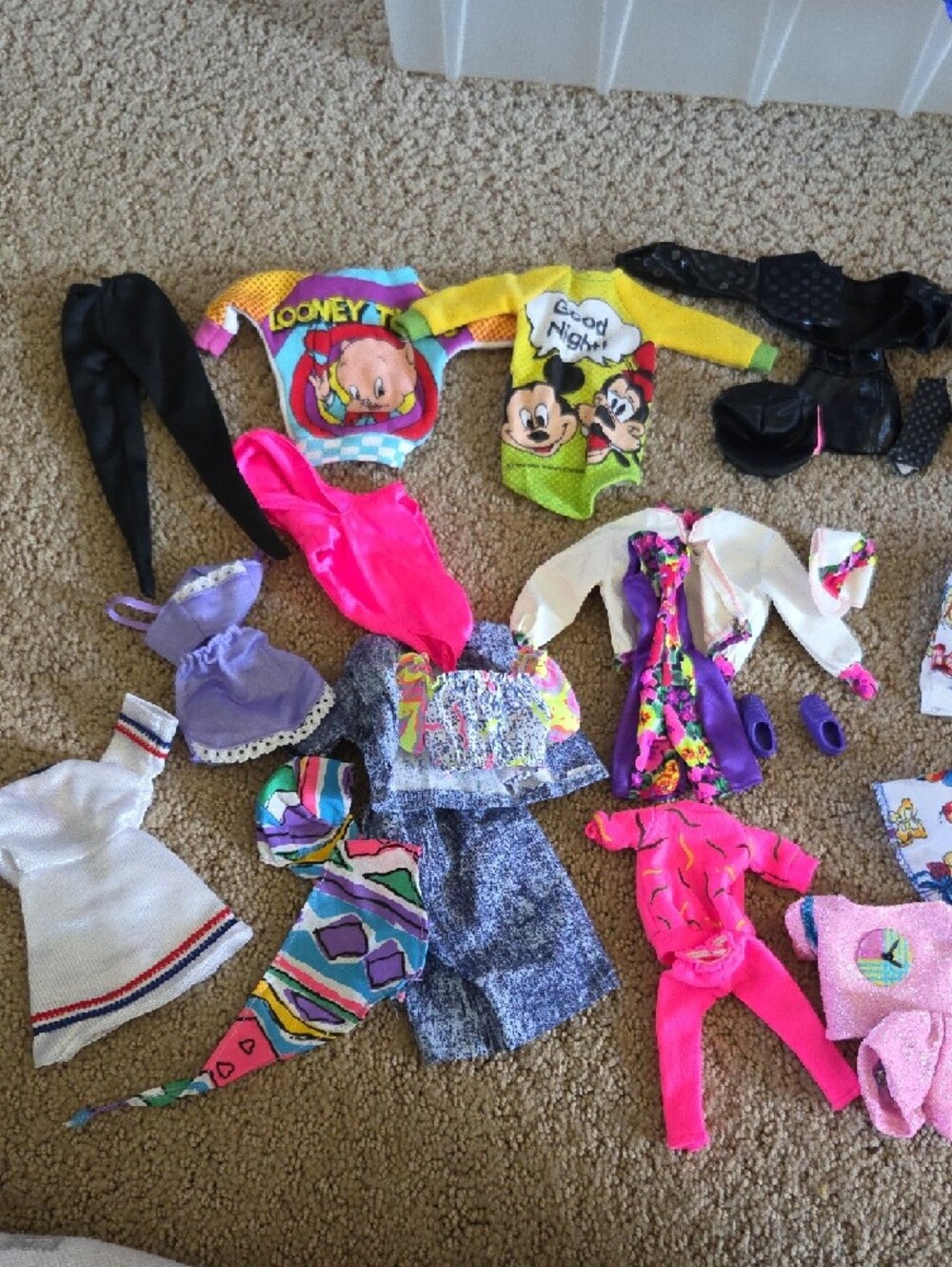 Assorted Vintage Barbie Clothes, Shoes And Accessories. - Picture 2 of 5
